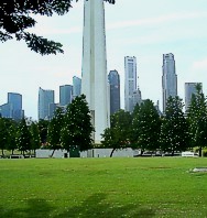 Singapur: Anlagen und Skyline der Stadt