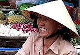 Vietnam: Marktfrau mit traditionellem Hut