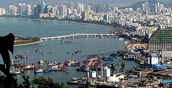 China: Blick vom Park ber der Stadt