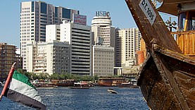 Von hier brechen die Dhows auf zu den Hfen Indiens und denen des Roten Meeres. ber den 12 Kilometer langen Creek-Kanal erreichen sie das offene Meer.