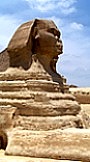 Sphinx mit abgeschlagener Nase; 20 m hoch und 73 m lang