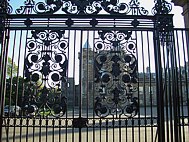 Durchblick zum Holyrood Palace