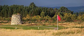 Das Schlachfeld im Kampf der letzten Schlacht zwischen Englndern/Schotten; rote Fahne markiert die Kampflinie ...