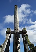 Historisches Kampfgert - Steinschleuder; Burg wurde hufig zerstrt und immer wieder aufgebaut